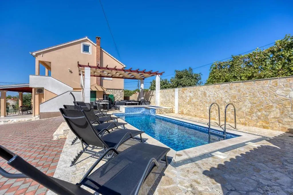 Villa Lara, Family Retreat With Sea View & Pool 스베티필립아이자코브