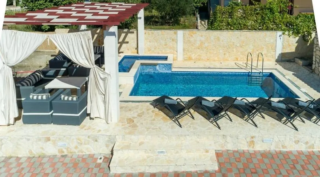 Villa Lara, Family Retreat With Sea View & Pool 스베티필립아이자코브